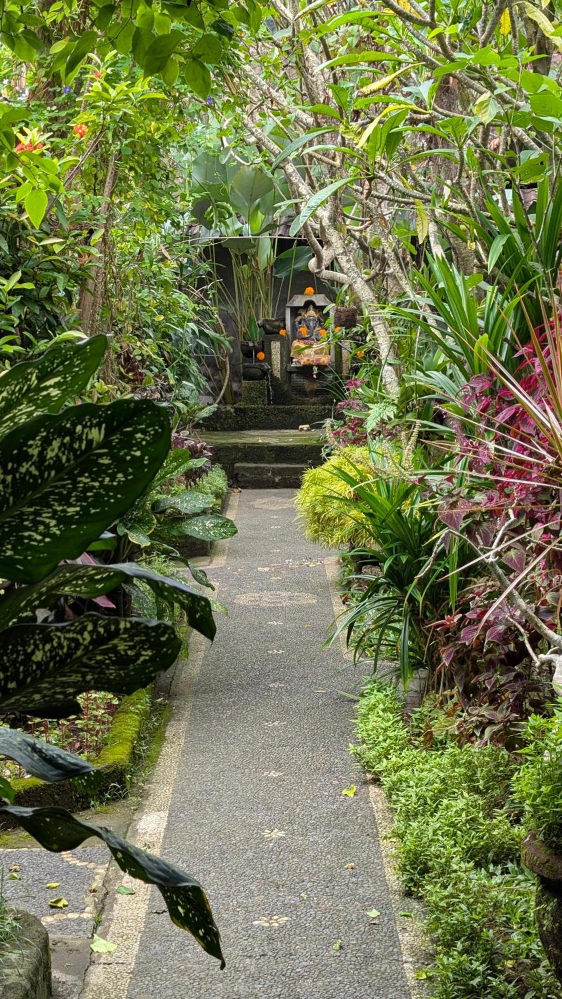Krisda Ubud Guest House Exterior photo