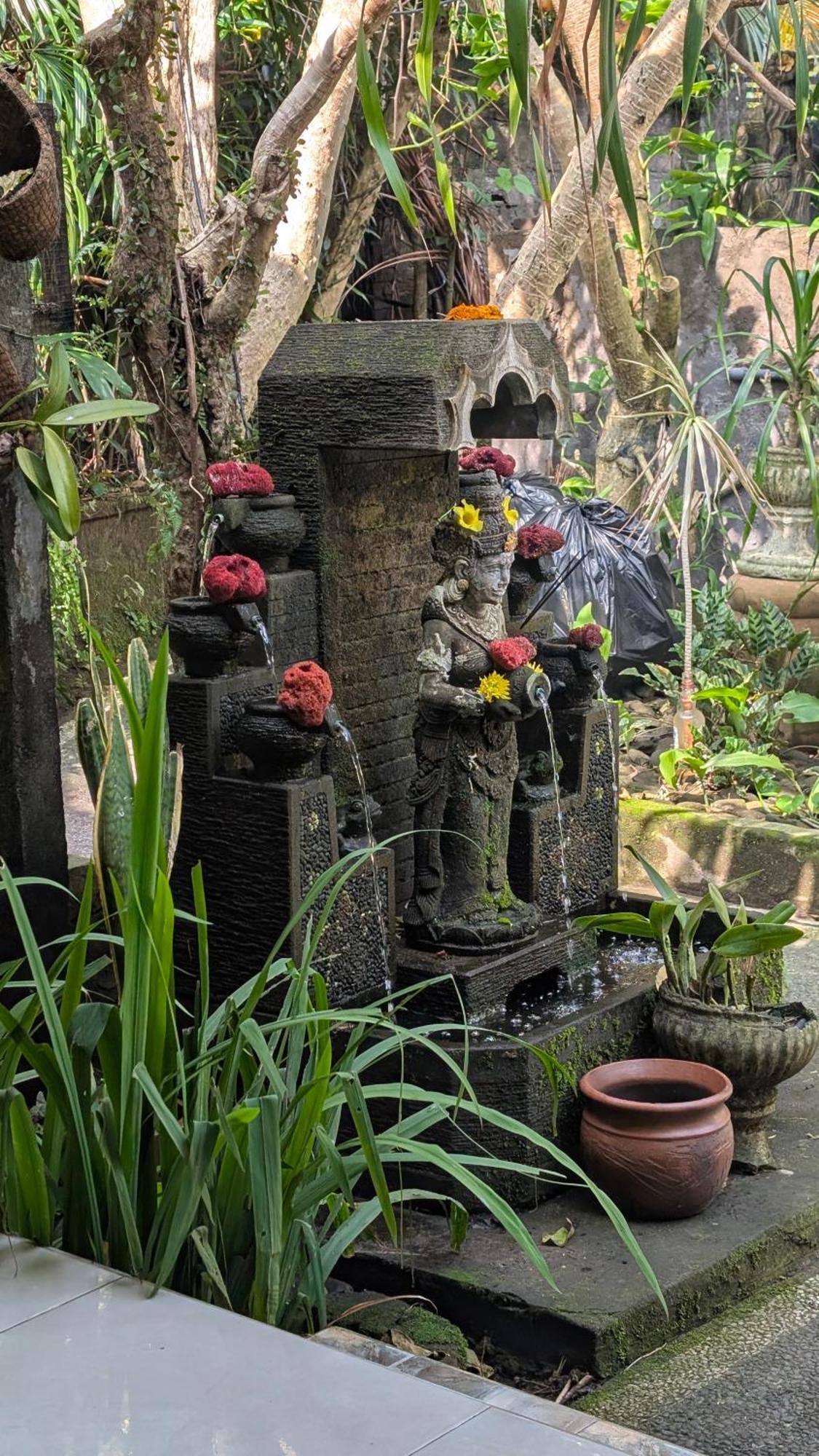 Krisda Ubud Guest House Exterior photo